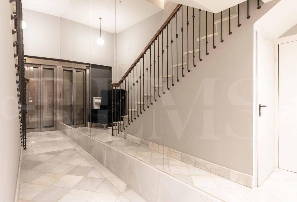 Contemporary Loft In The Historic City Center By Rems مالقة المظهر الخارجي الصورة
