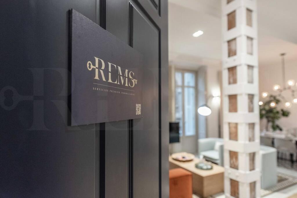 Contemporary Loft In The Historic City Center By Rems مالقة المظهر الخارجي الصورة